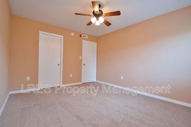 Building Photo - 300 Cherokee Ct