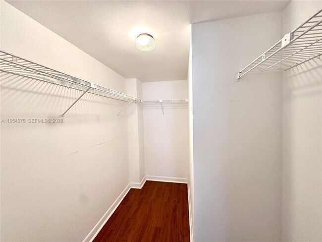 Building Photo - 250 Jacaranda Dr