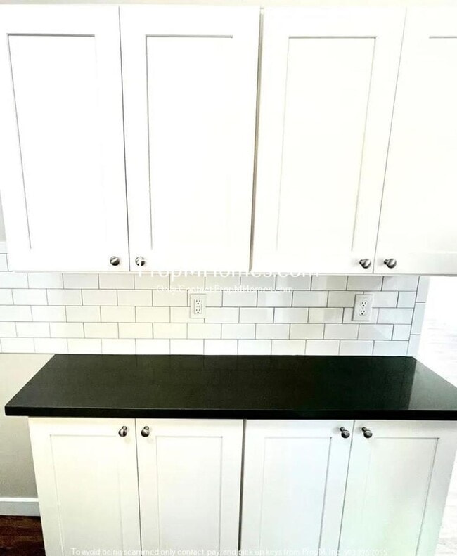 Building Photo - Updated One Bedroom in Montavilla - Large ...