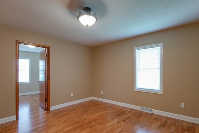 Building Photo - Country House in the Rock Creek School Dis...