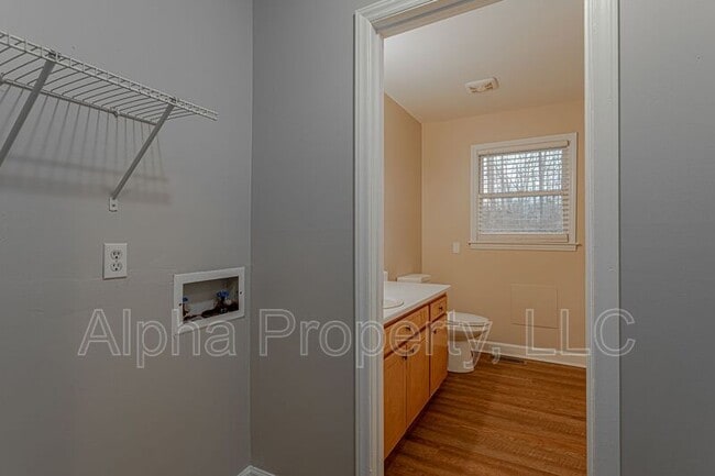 Building Photo - 30 Cox St