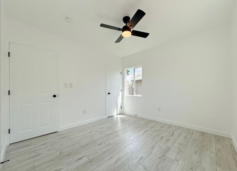 Building Photo - 1008 W 134th Pl