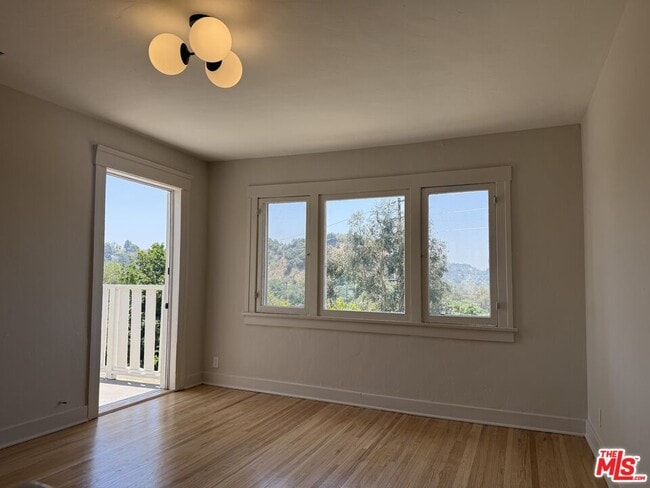 Building Photo - 130 S Ave 63