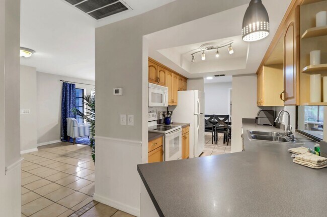 Building Photo - 4800 SW 12th Pl