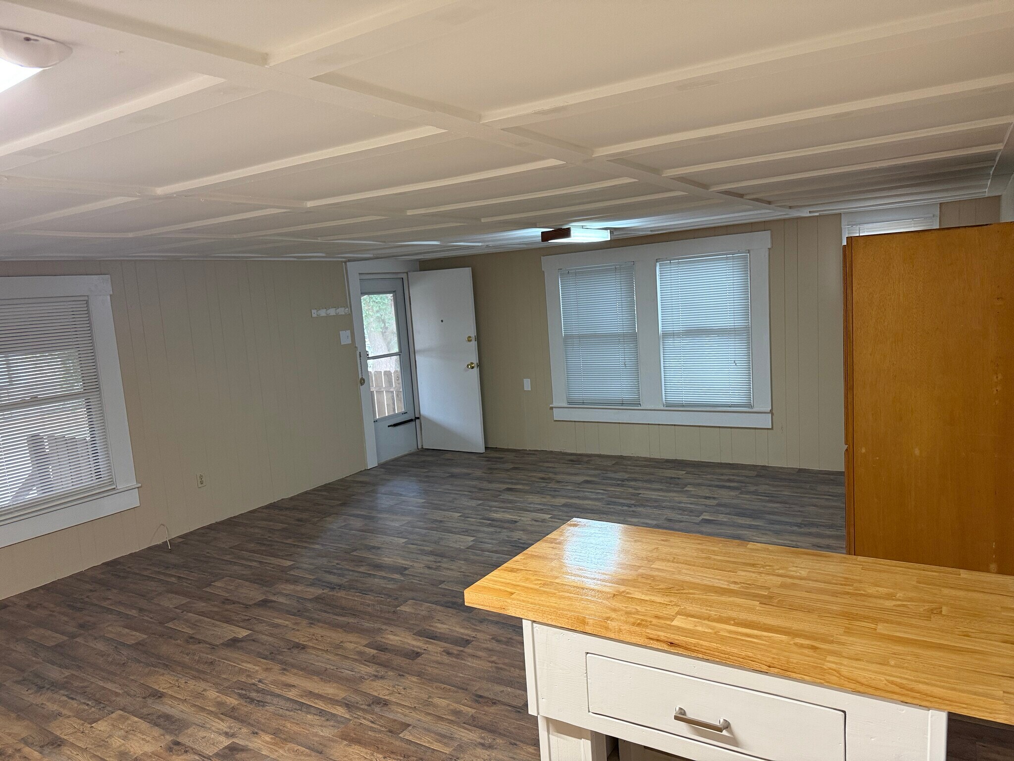 Building Photo - 606 Whiting Ave