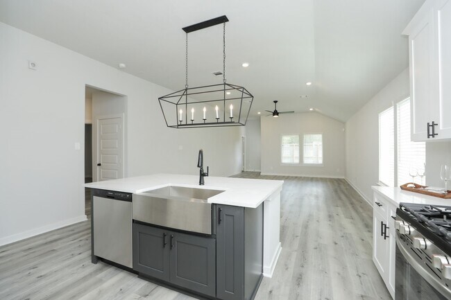 Building Photo - 1023 Santee Ct
