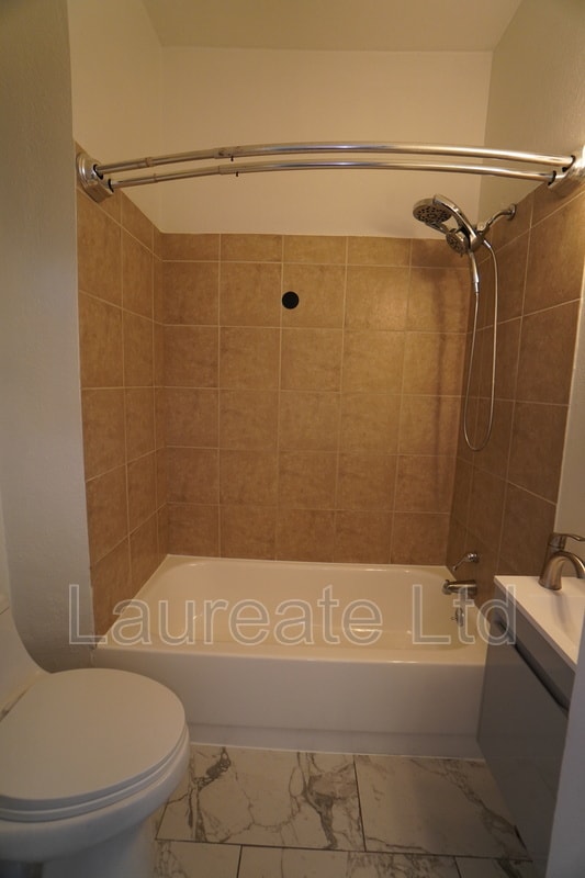 Building Photo - 2417 E 47th Ave