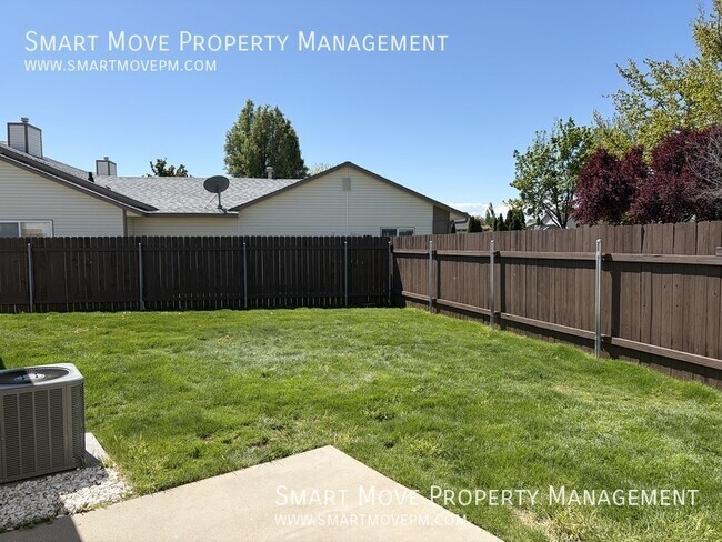 Building Photo - 981 E Blue Heron St