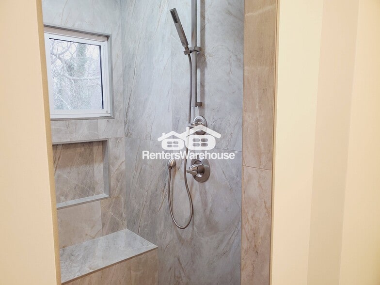 Building Photo - 441 Big John Trail SE