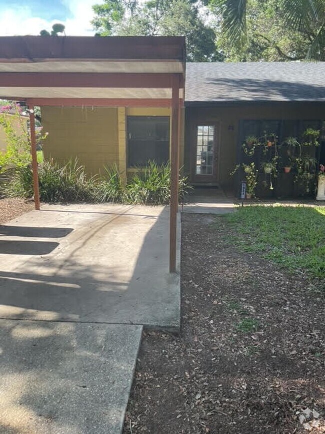 Building Photo - Beautiful Newly Renovated 2 Bedroom 2 Bath...