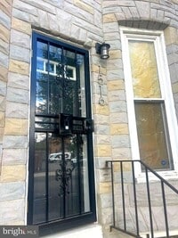 Building Photo - 1516 N Mount St