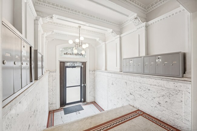 Building Photo - 4300 Chestnut St