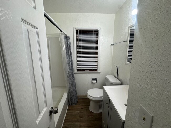 Building Photo - This Charming 3BR Single Family Home!