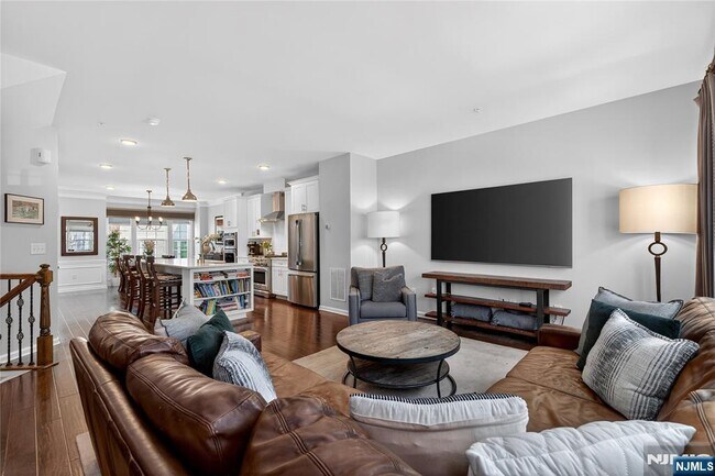 Building Photo - 117 Truman Dr