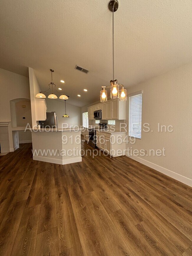 Building Photo - 6000 Buggy Whip Ln