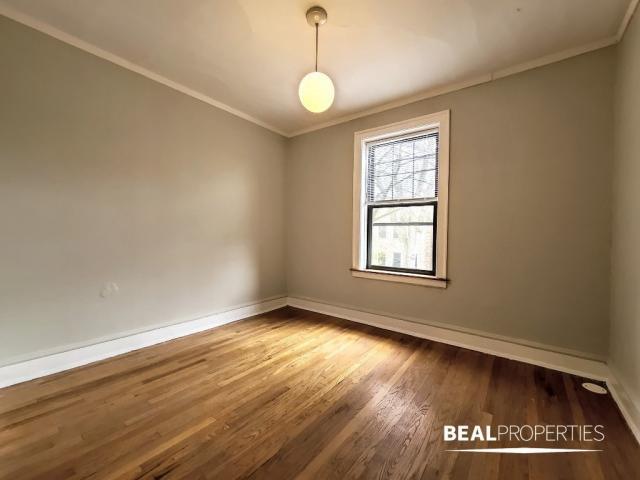 Building Photo - 2 bedroom in CHICAGO IL 60613