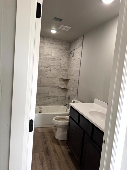 Building Photo - 3225 SW 37th St