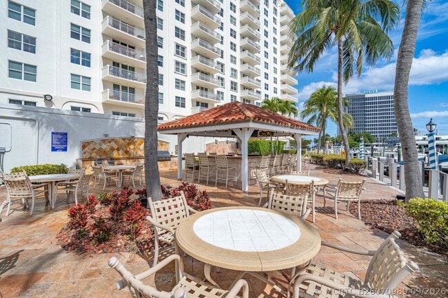 Building Photo - 1 Las Olas Cir