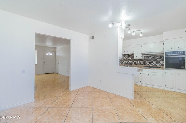Building Photo - 9924 Minuteman St