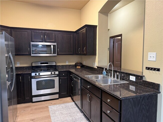 Building Photo - 2023 Turning Leaf Dr