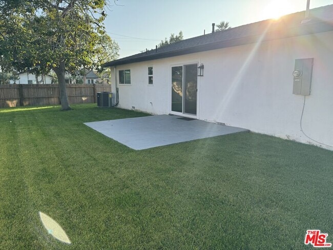 Building Photo - 801 Michael St