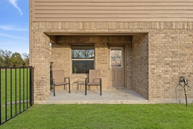 Building Photo - 6801 Jade Dr