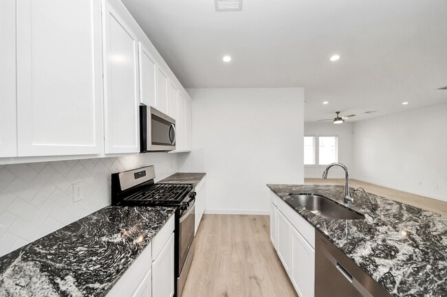 Building Photo - 7811 Bel Fiore Dr