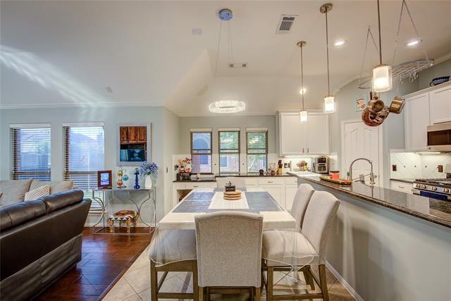 Building Photo - 2472 Deerwood Dr