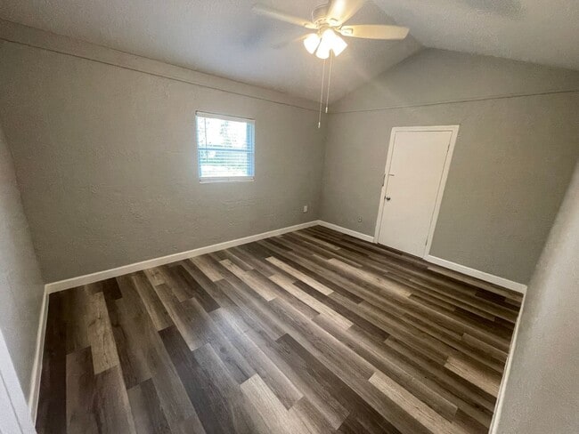 Building Photo - Eustis 2 Bed 2 Bath Home w/ Den