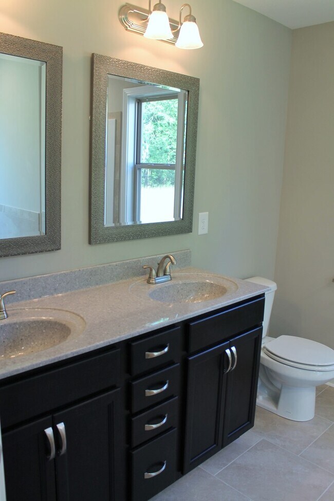 Building Photo - 257 Azalea Dr