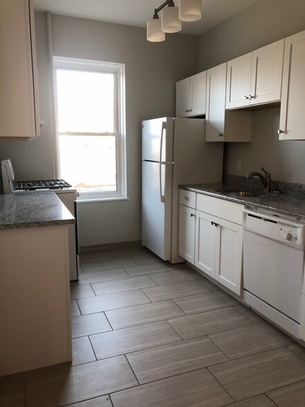 Building Photo - 65 S Waverly St
