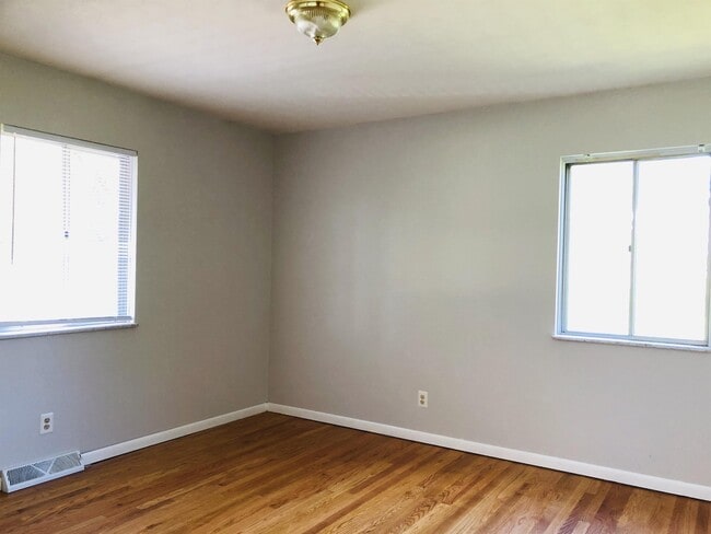 Building Photo - 4244 E Stephens Dr