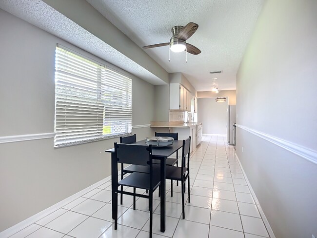 Building Photo - 25075 Palisade Rd