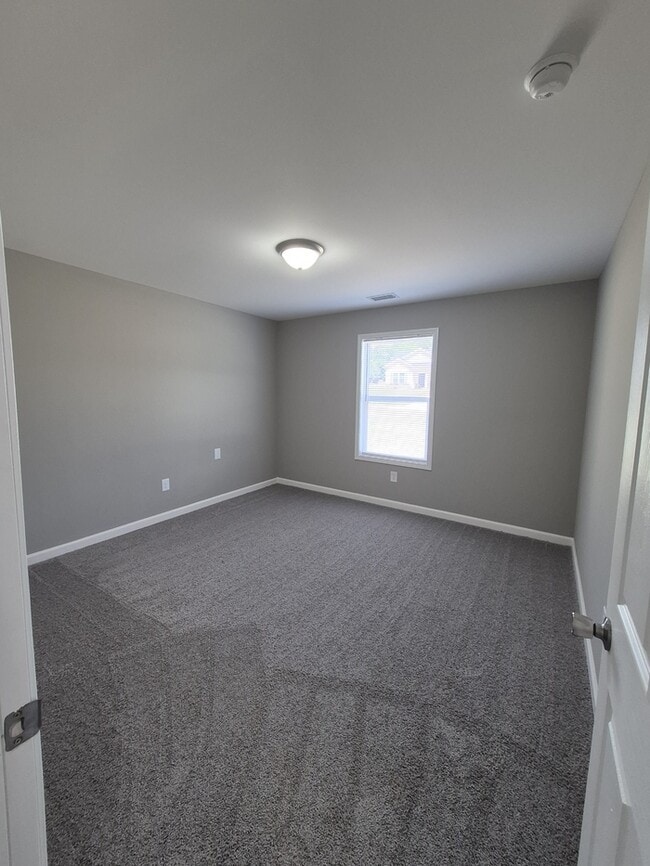 Building Photo - 250 Charlotte Cir