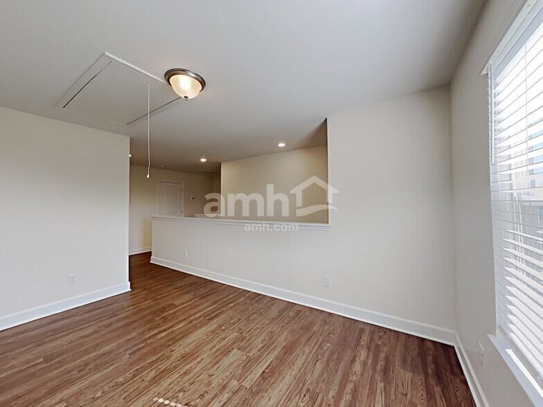 Building Photo - 701 Drema Ct