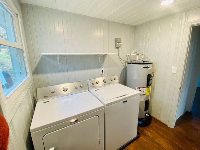 Building Photo - WAITLIST APPLICATIONS ONLY - AVAILABLE NOV...
