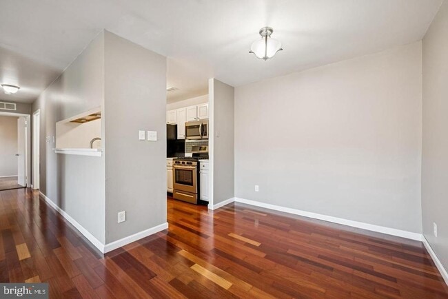 Building Photo - 706 Woodhollow Dr