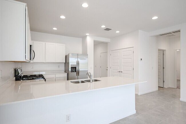 Building Photo - Alamar Subdivision 5 Bedroom Home For RENT!