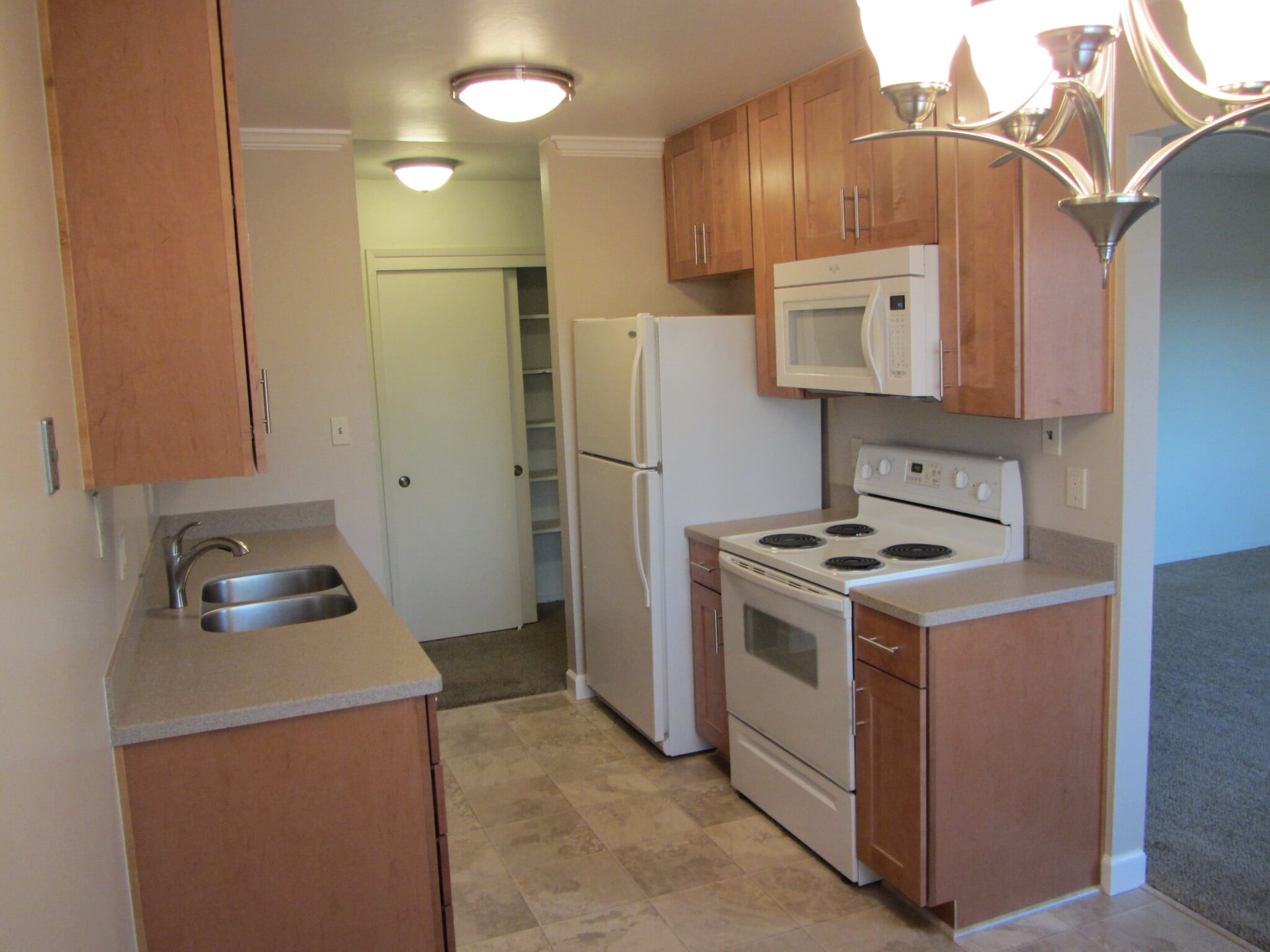 Building Photo - 1751 Ross Cir