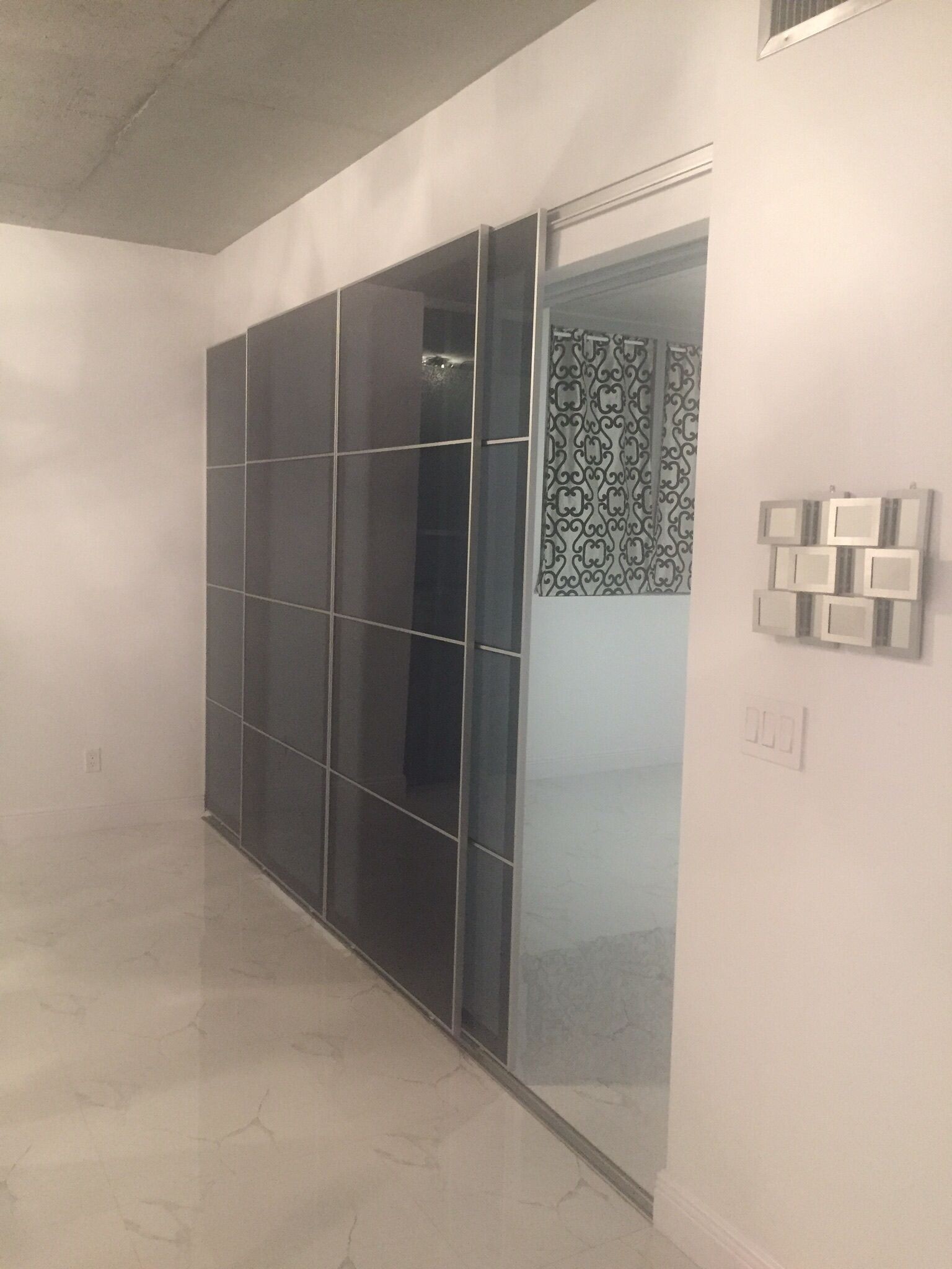 Building Photo - 690 SW 1st Ave