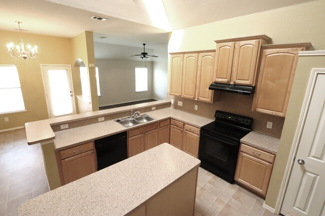 Building Photo - 1000 Warbler Ln