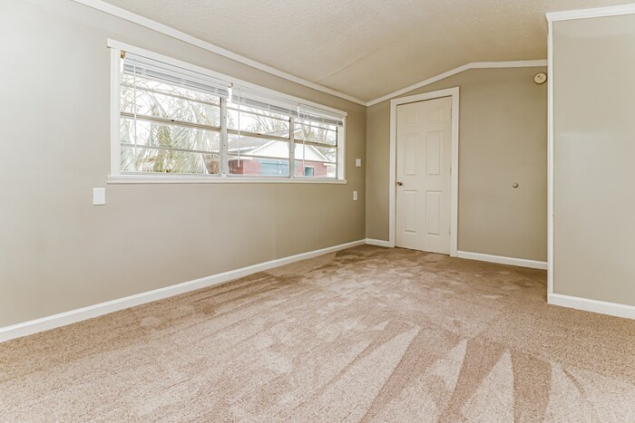 Building Photo - 229 Dogwood Ave