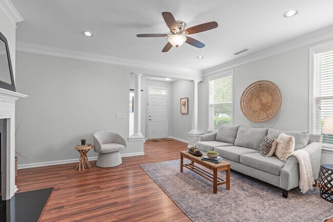 Building Photo - Stylish 2BR+Office (Optional 3rd Bedroom),...