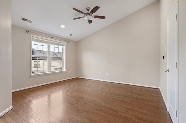 Building Photo - 102 Vista Knoll Dr