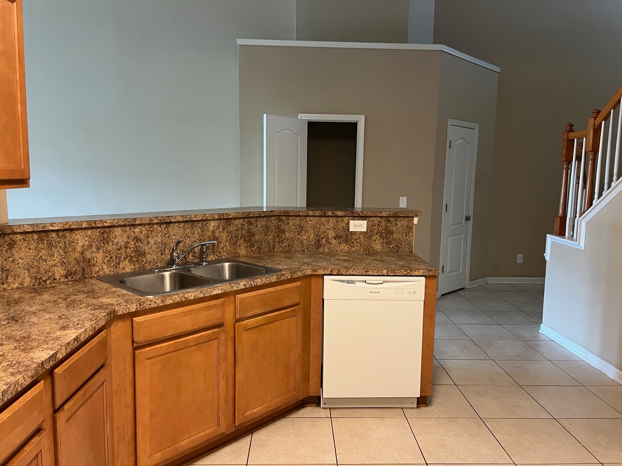 Building Photo - 129 Parmelee Dr
