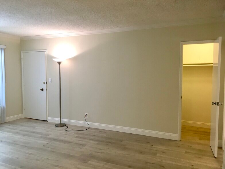 Building Photo - 122 N Wetherly Dr