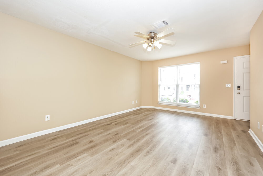 Building Photo - 8034 Logan Dr