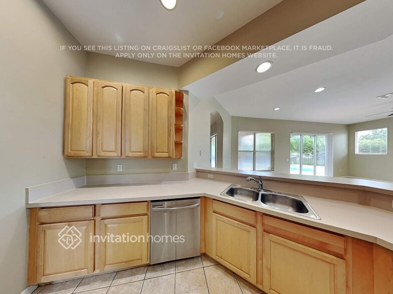 Building Photo - 3204 Hanging Vine Ct