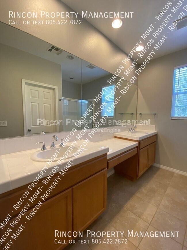 Building Photo - 3142 N Ventura Rd