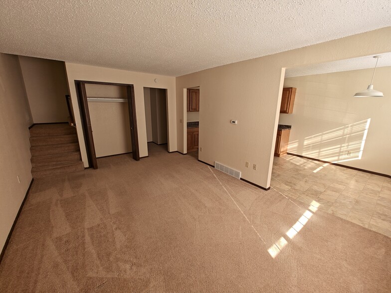 Building Photo - Pine Run Place Townhomes and Apartments